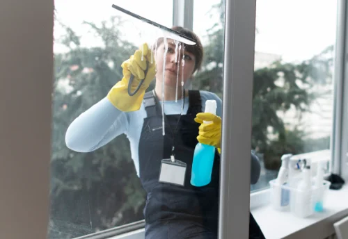 Nettoyage de vitres intérieures et extérieures au Lonzac
